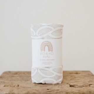 Bo and Ko Te Patiki Pepi Wrap Mocha